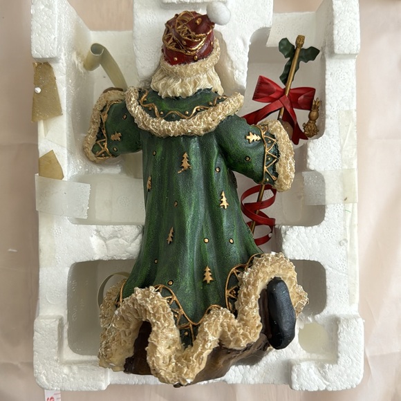 Santa with List figurine Collectible - Picture 5 of 5